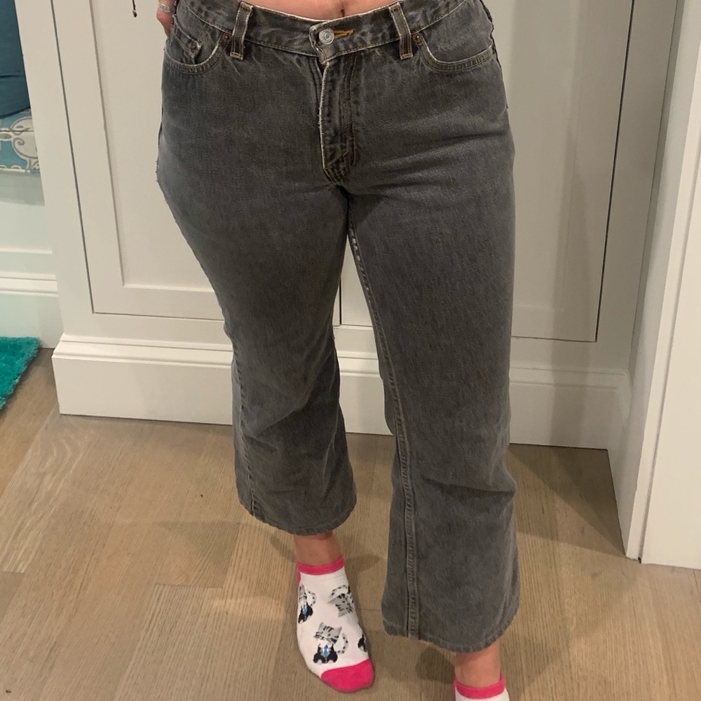 Vintage Levi’s women’s flare jeans size W28